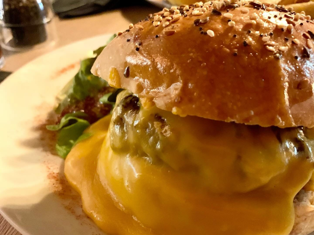 Restaurant L'Entre Nous burger welsh