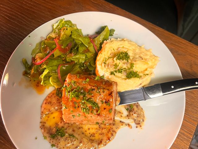 Restaurant L'Entre Nous filet mignon de porc sauce moutarde/miel maison