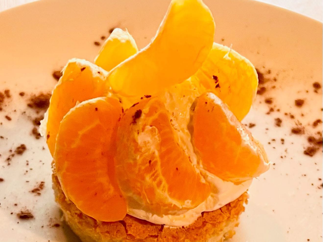 Restaurant L'Entre Nous financier et sa crème diplomate maison et clémentines fraiches